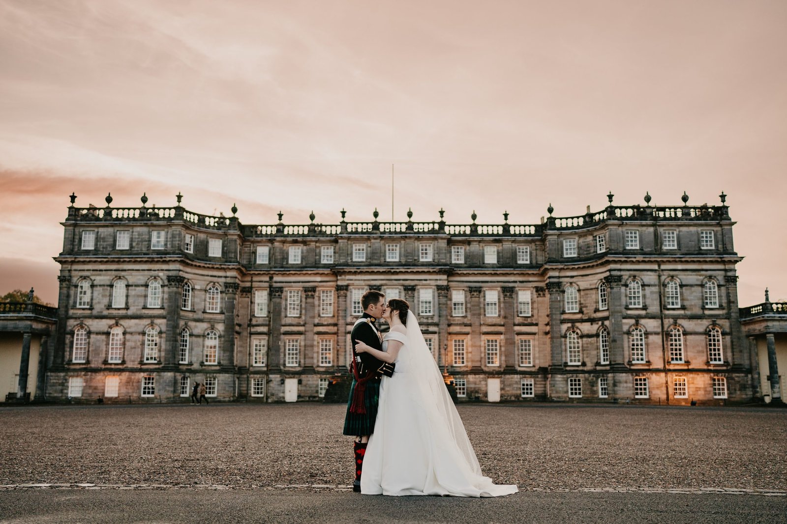 Colour meets luxury at this Autumnal Hopetoun House Wedding